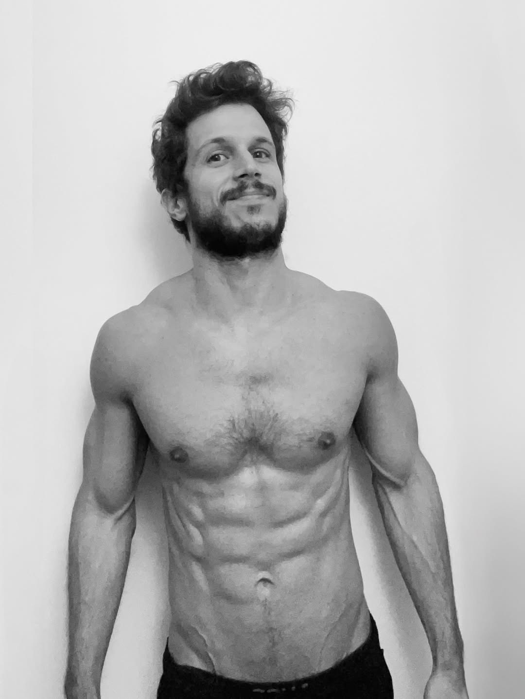 Fotos do ator gay João Villa, que faz Ferdinando em Dona Beja