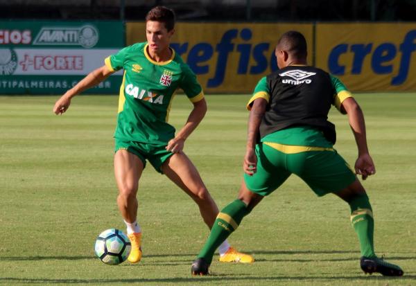 12 fotos do jogador gato Mateus Vital, do Corinthians