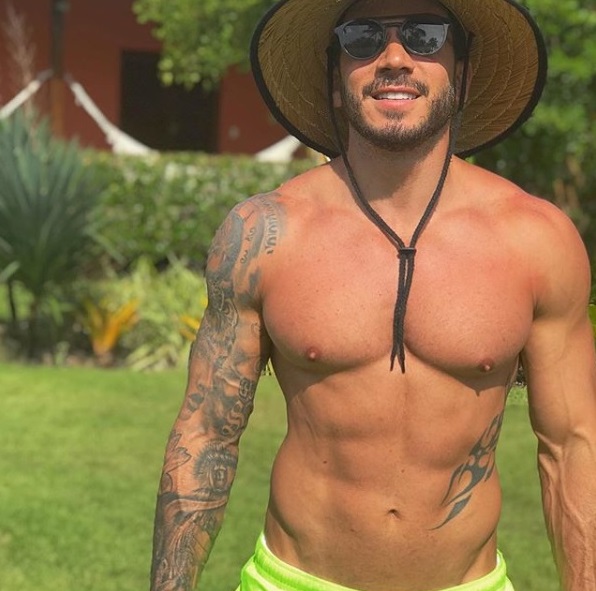 12 fotos do gostosão e sarado Gustavo Soares, oftalmo gato do BBB19