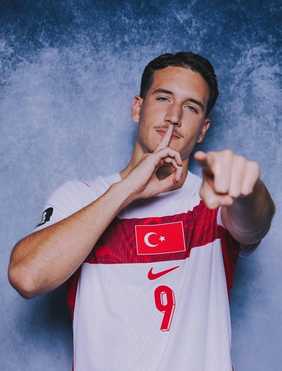 Deniz Gul, da Turquia