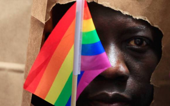 Angola descriminaliza sexo gay