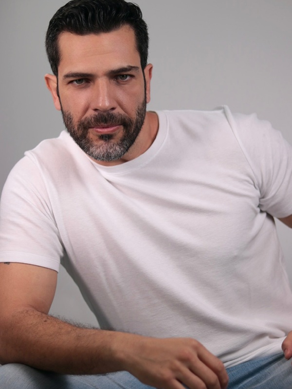 20 atores gatos e sarados da novela Quem Ama, Cuida: Cláudio Andrade