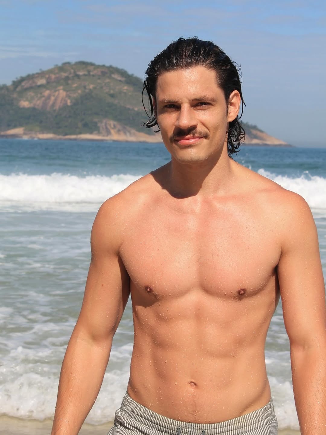 Atores gatos do elenco da novela Coração Acelerado: Vicente Tuchinski