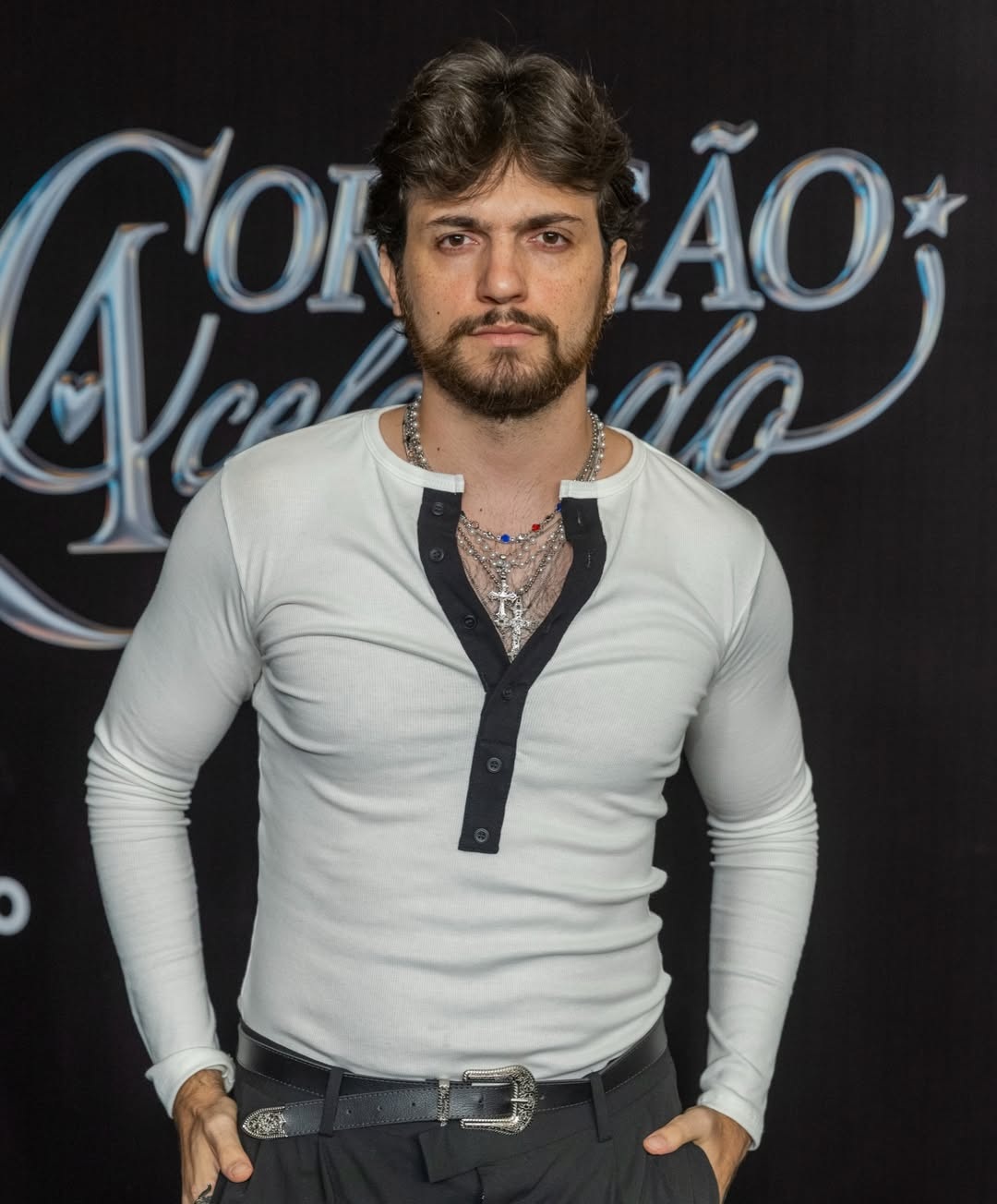 Atores gatos do elenco da novela Coração Acelerado: Victtor Hugo Maia