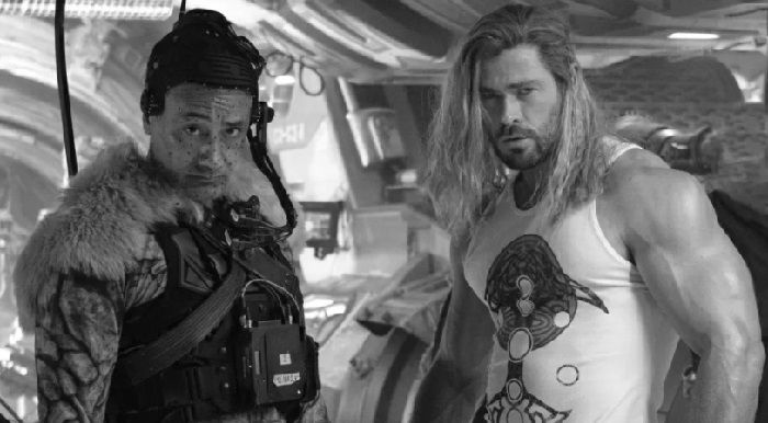 Braço musculoso de Chris Hemsworth chama atenção em Thor Love and Thunder