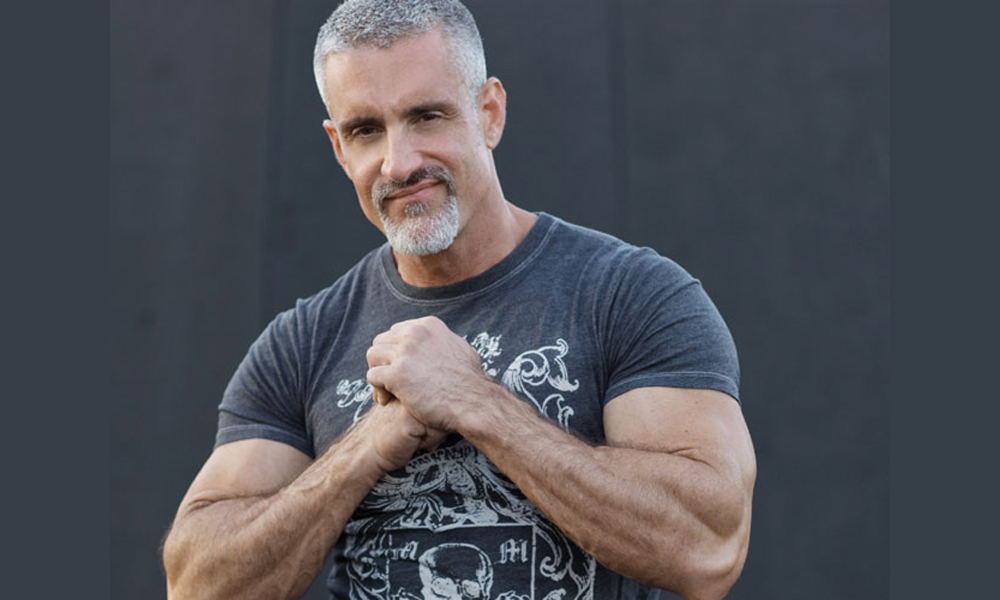 Ator pornô gay Colton Ford morre aos 62 anos