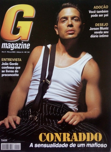 Conrado - cantor posa pelado para a G Magazine