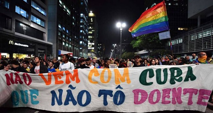 Clínica Hipnoticus de Brasília oferece cura gay