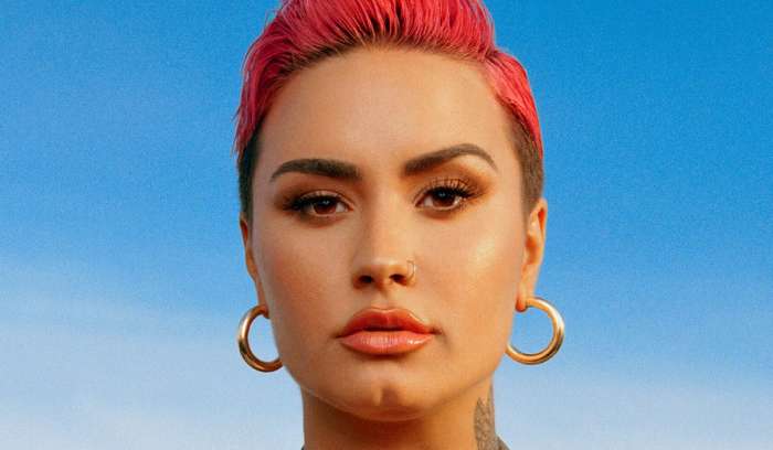 Demi Lovato diz que não devemos chamar ETs de aliens