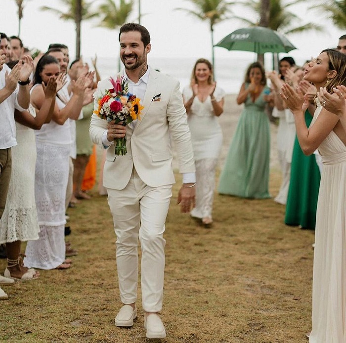 Médico gay Diogo Rabelo se casa consigo mesmo na Bahia
