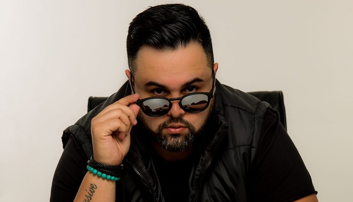 DJ Thiago Costa, famoso pela festa gay PVT da Leste, divulga set novo