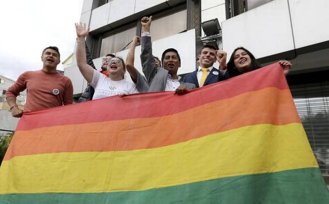 Equador aprova casamento gay