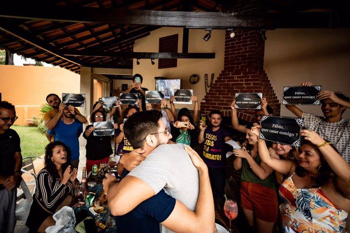 Leonardo Domiciano surpreende Fábio Felix com pedido de casamento. Deputado é o primeiro gay assumido na Câmara Legislativa do Distrito Federal