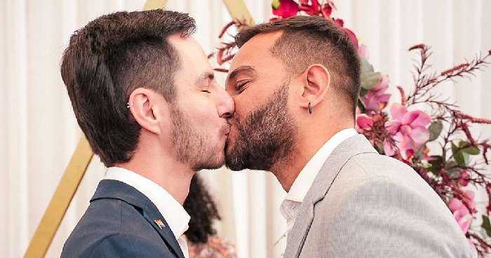 Deputado gay Fábio Felix se casa com o namorado, Leonardo Domiciano