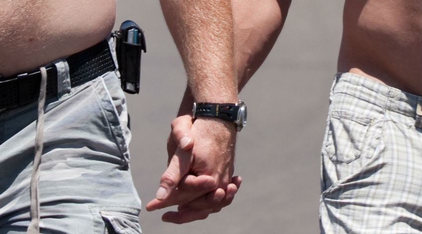 Maioria dos gays europeus não pegam na mão do namorado na rua, diz pesquisa