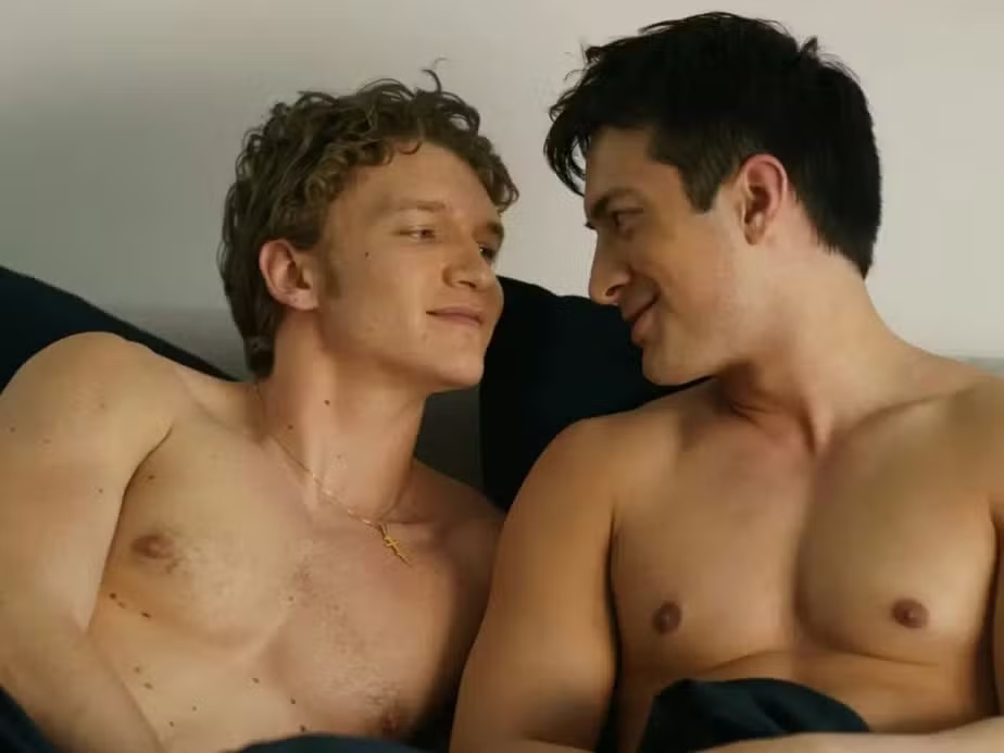 Série gay Heated Rivalry vai estrear no Brasil