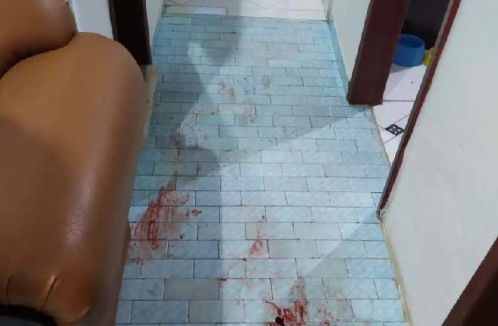 Gay é atacado em Itaguara, Minas, com faca e desenham cruz suástisca nele