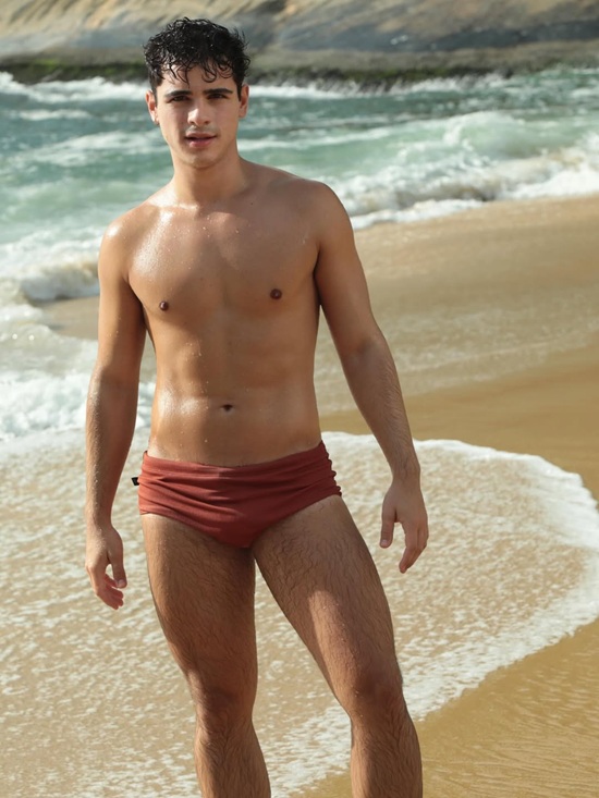 João Victor Gonçalves: ator que faz Mau Mau fala sobre homofobia que namorado sofreu