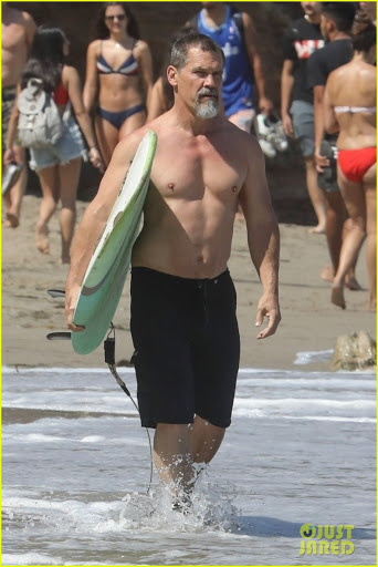 Josh Brolin: ator publica foto sarado sem roupa