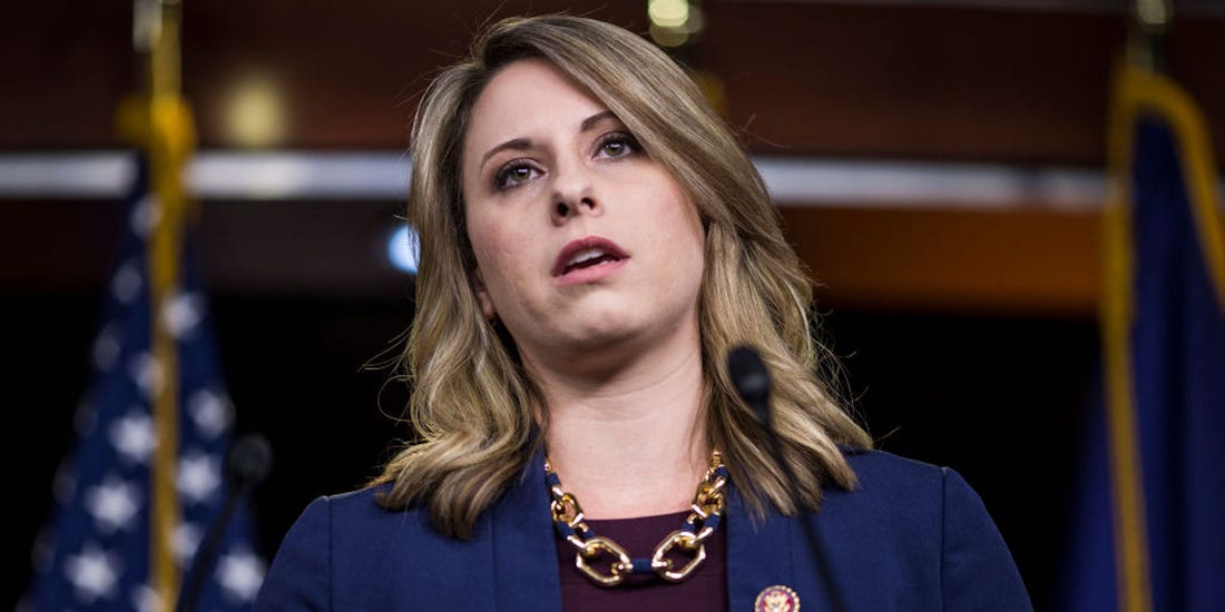 Deputada democrata dos EUA Katie Hill renuncia após fotos suas com outra mulher vazarem