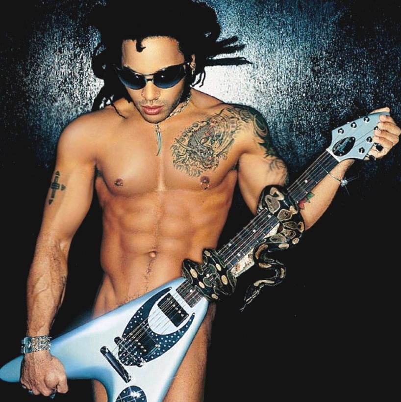 Lenny Kravitz sarado e sexy pelado