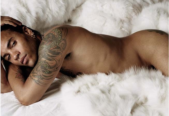 Lenny Kravitz sarado e sexy pelado