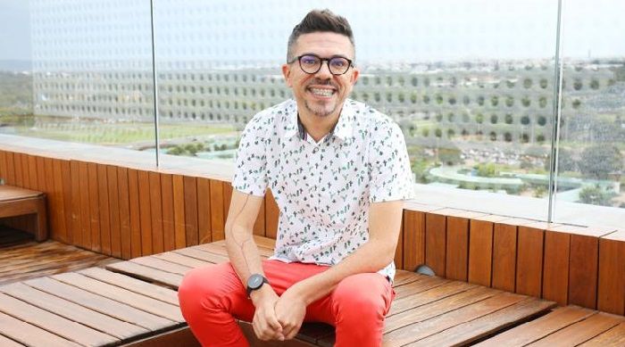 Morre produtor e jornalista gay Manu Santos em Brasília