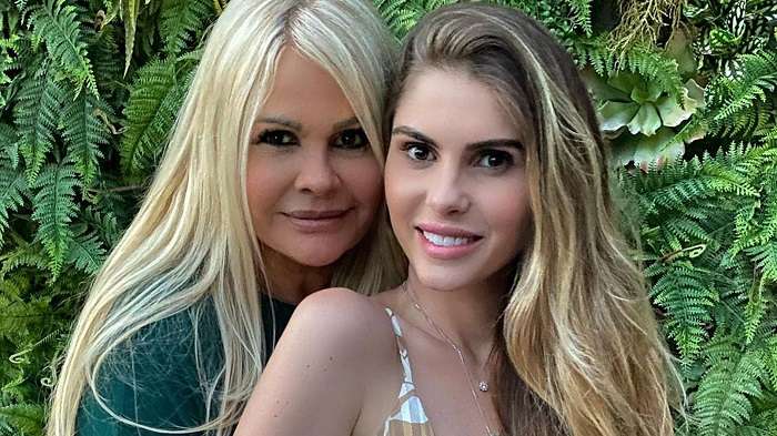 Barbara Evans fala da mãe Monique Evans ter se assumido lésbica