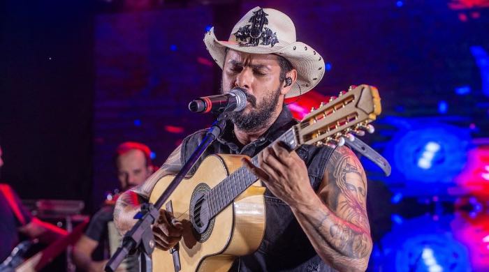 Morto aos 42, João Carreiro tinha música homofóbica