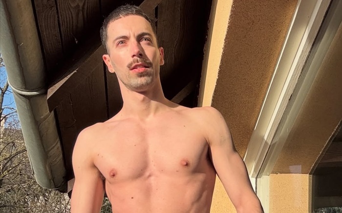 Produtor de conteúdo gay +18 critica colegas brasileiros