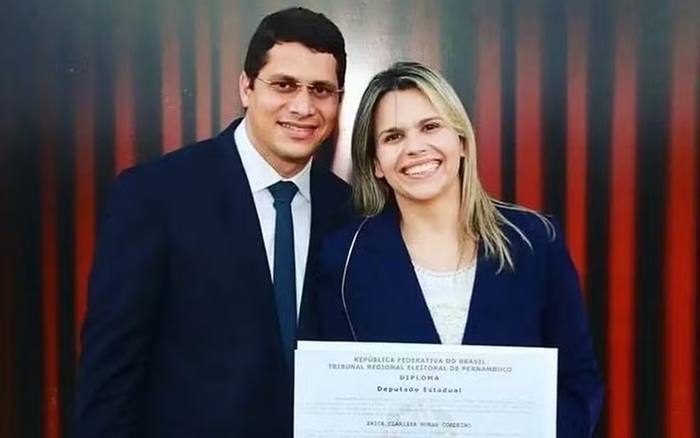 Justiça manda casal de deputados apagar vídeo sobre 'kit gay'