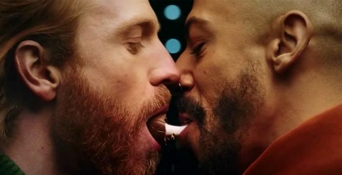 Casal gay: ovo Creme Egg causa polêmica em comercial