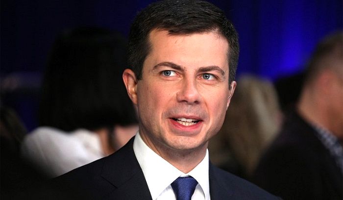 Pete Buttigieg é eleito personalidade do ano por revista gay