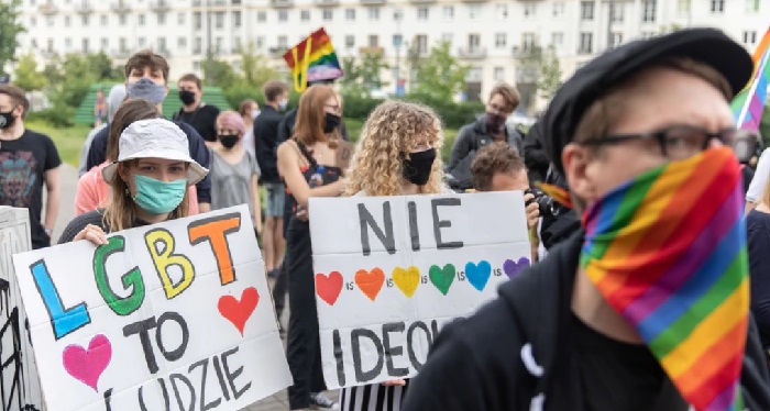 43 países assinam carta com pedido de direitos a LGBT na Polônia