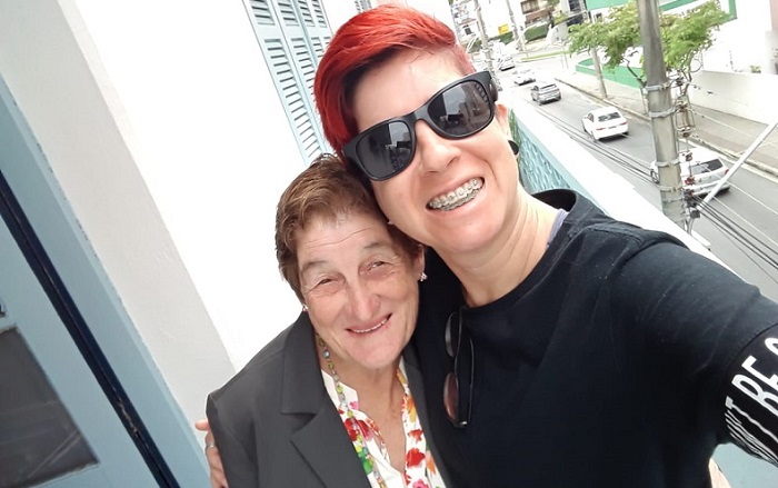 Rose Nogueira, ativista lésbica, com a mãe, Dona Jovita