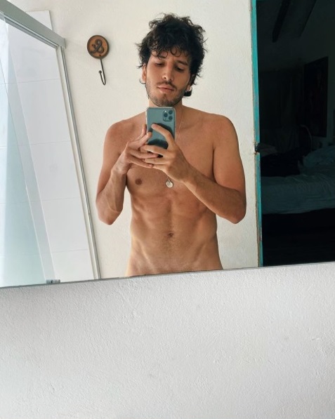 12 imagens fotos do cantor colombiano Sebastian Yatra: gato e sarado