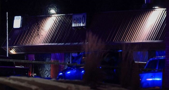 5 morrem e 18 ficam feridos em ataque a boate Club Q no Colorado, Estados Unidos