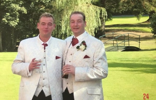 Homem morre 'de amor' após morte do marido