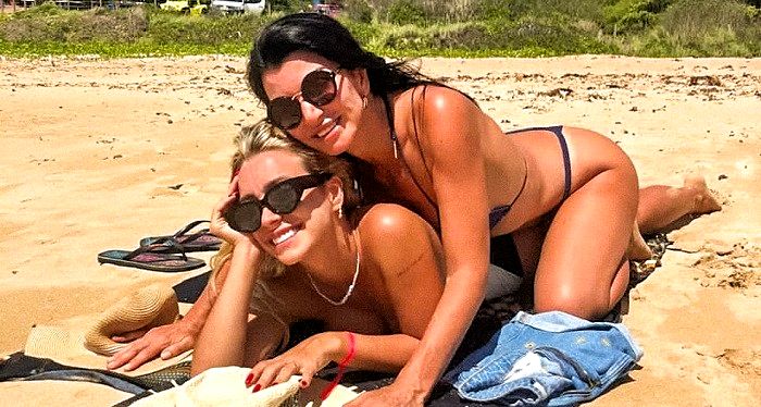 Mãe e filha são confundidas com lésbicas e têm carro atacado