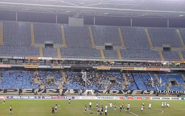 Grito homofóbico em estádio agora pode suspender o jogo
