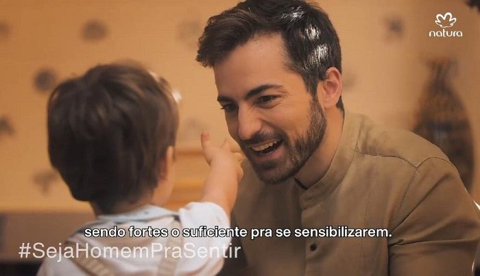 Thales Bretas fala em comercial da Natura sobre ser gay e pai 