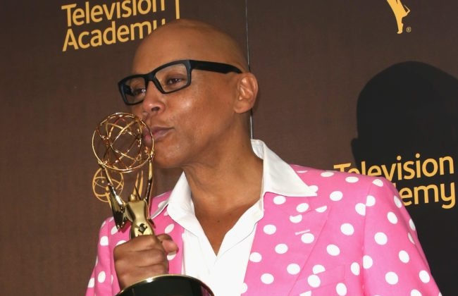 RuPaul é bi! Drag ganha Emmy de apresentadora pelo 2º ano